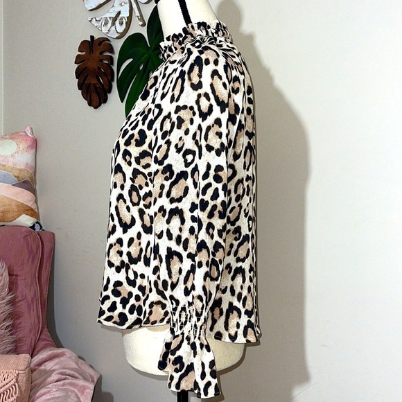 Loft Leopard Print Bell Cuff Blouse Sz. XS Petite - Picture 8 of 11